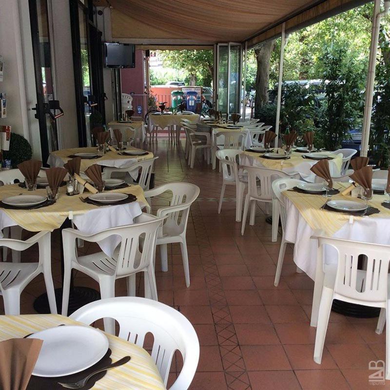 Hotel Granada Cattolica Bagian luar foto