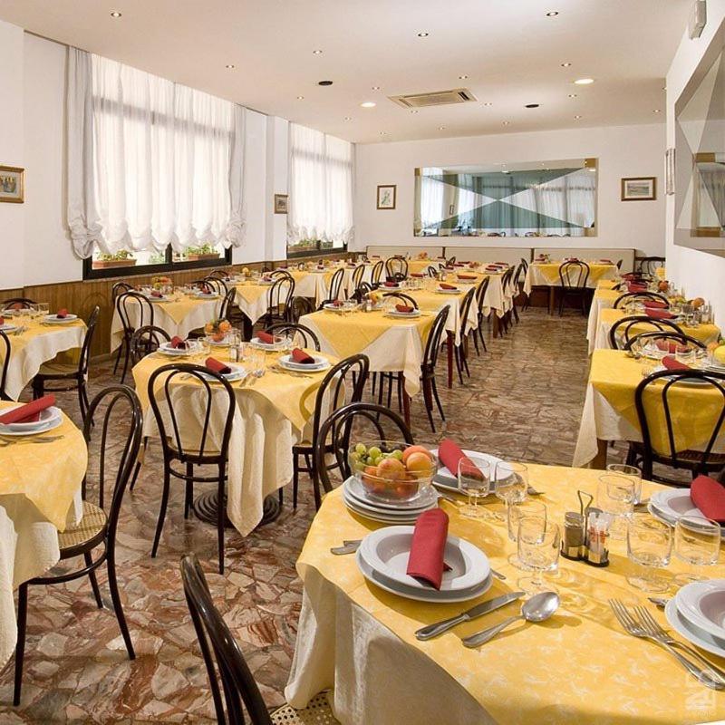 Hotel Granada Cattolica Bagian luar foto
