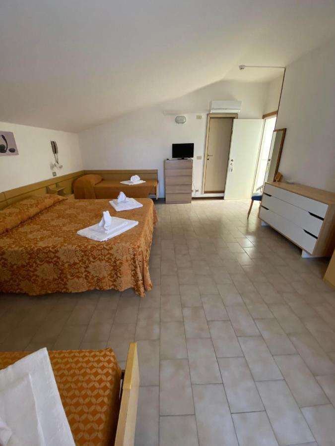 Hotel Granada Cattolica Bagian luar foto