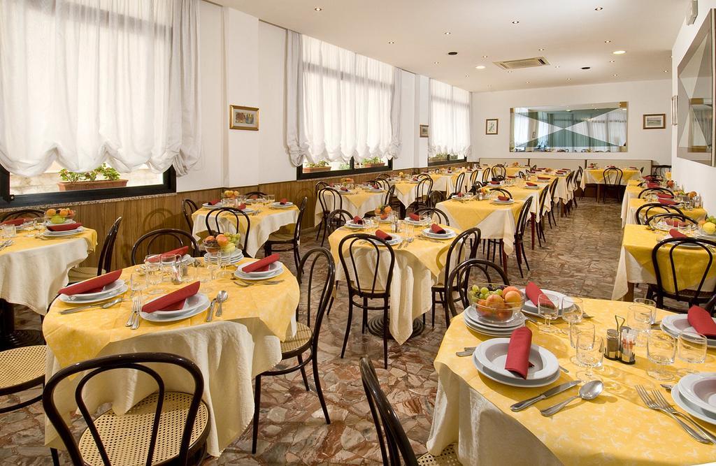 Hotel Granada Cattolica Bagian luar foto