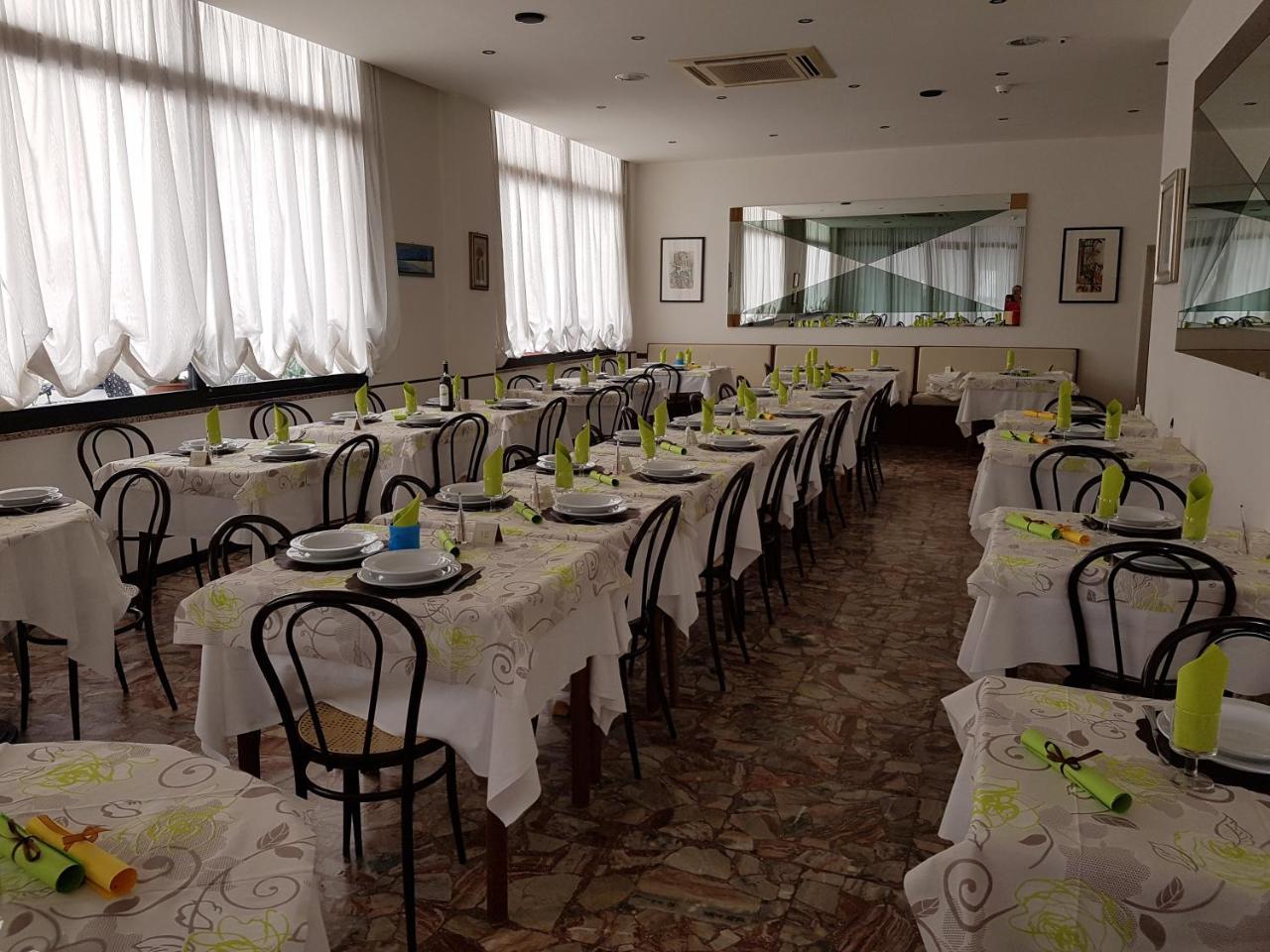 Hotel Granada Cattolica Bagian luar foto