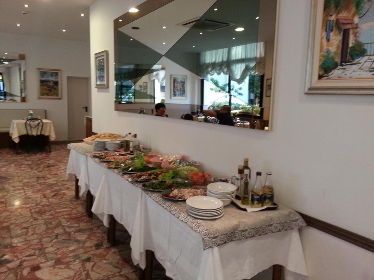 Hotel Granada Cattolica Bagian luar foto